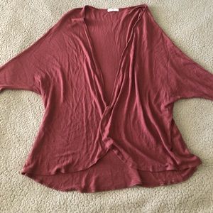 Q USA medium burgundy wrap‎